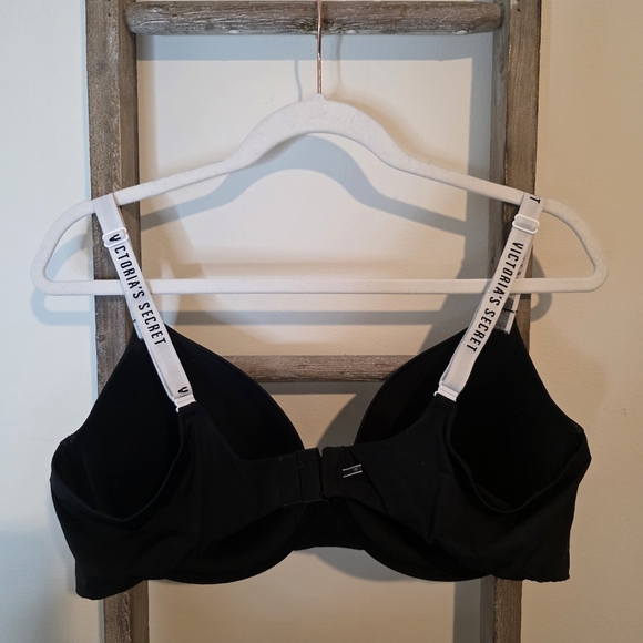 ⭐️40% Off⭐️ Victoria's Secret T-shirt Lightly Lined Demi - Picture 7 of 13